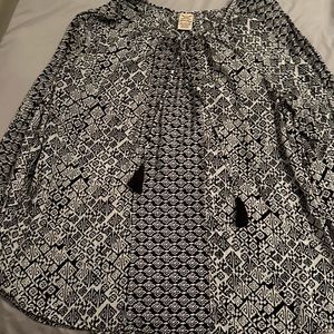 Cute top, good for casual or business casual